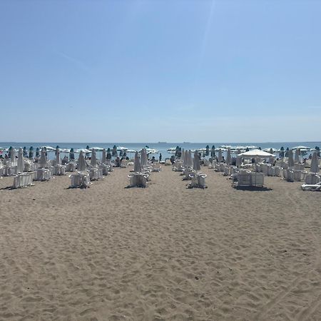 Seaview Lazur Apartment Бургас Екстериор снимка